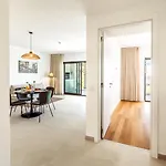 Modern 1-Bed Apartment With Terrace - Albufeira