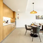 Modern 1-Bed Apartment With Terrace - Albufeira