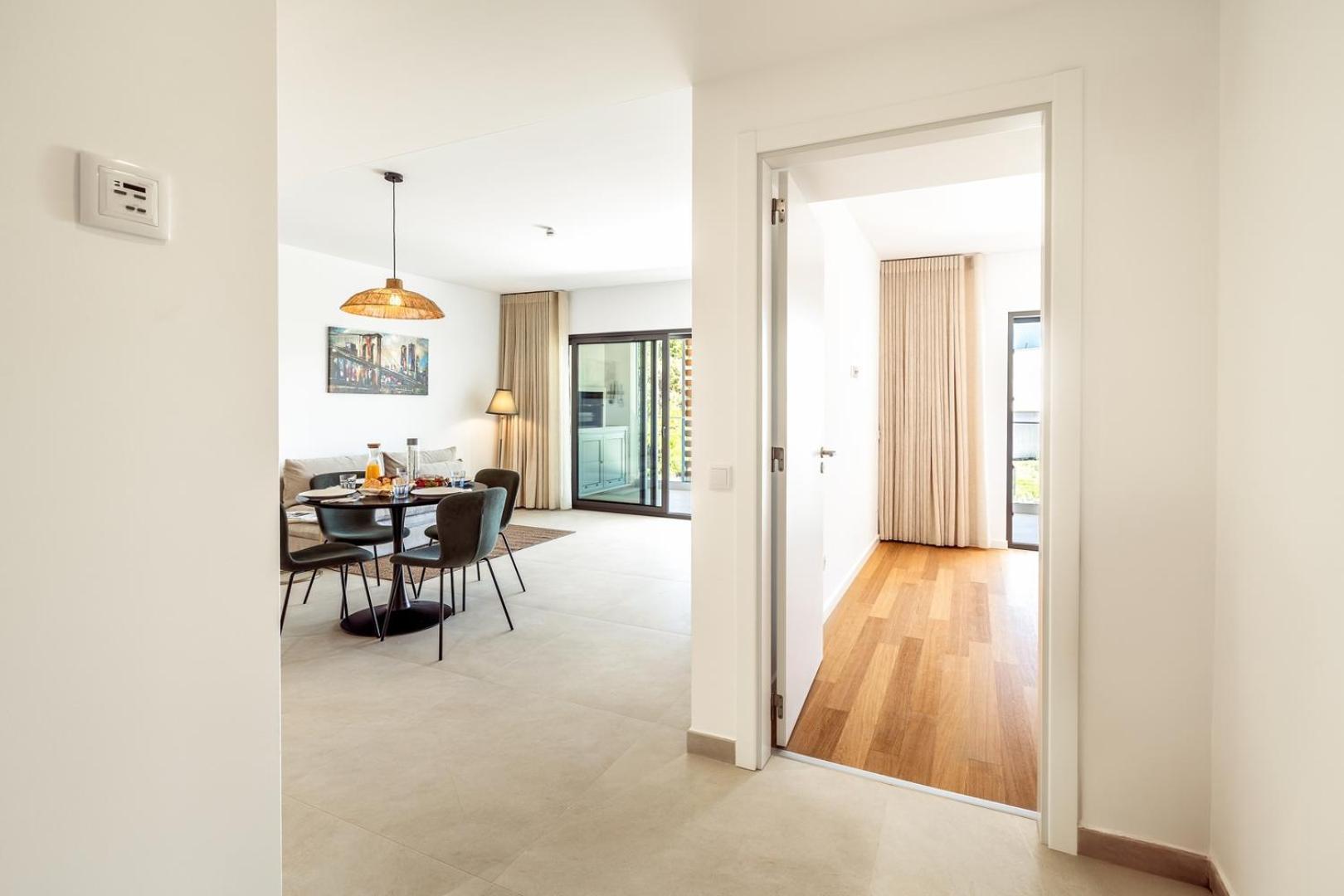 Apartment Modern 1-bed With Terrace - *