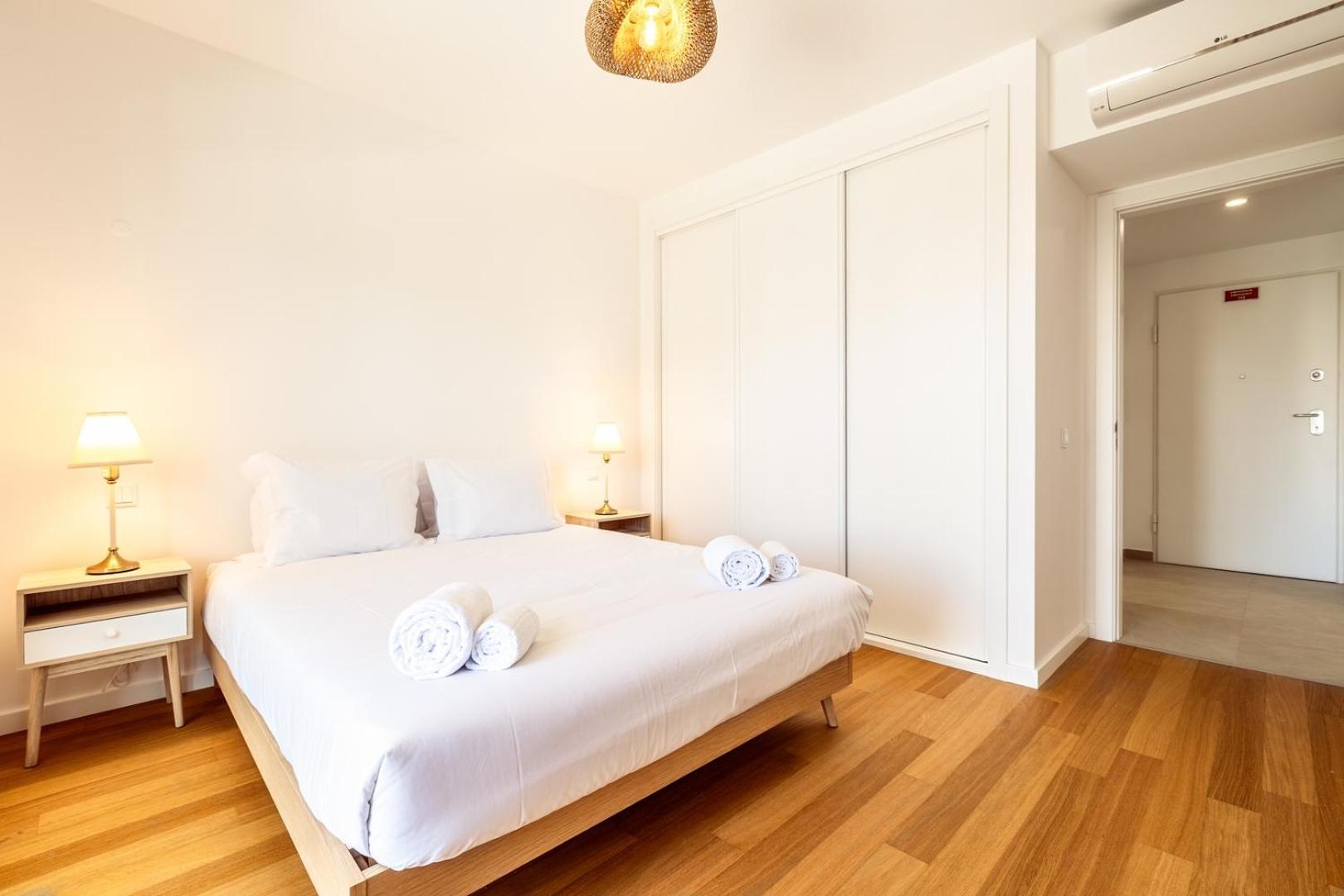 Modern 1-bed With Terrace - *