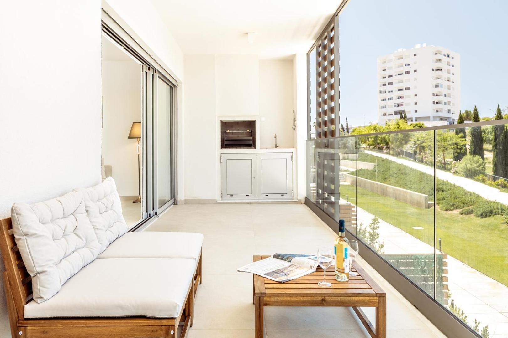 Modern 1-bed With Terrace -